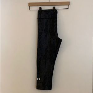 Under Armour black/grey tie dyed Cropped Leggings